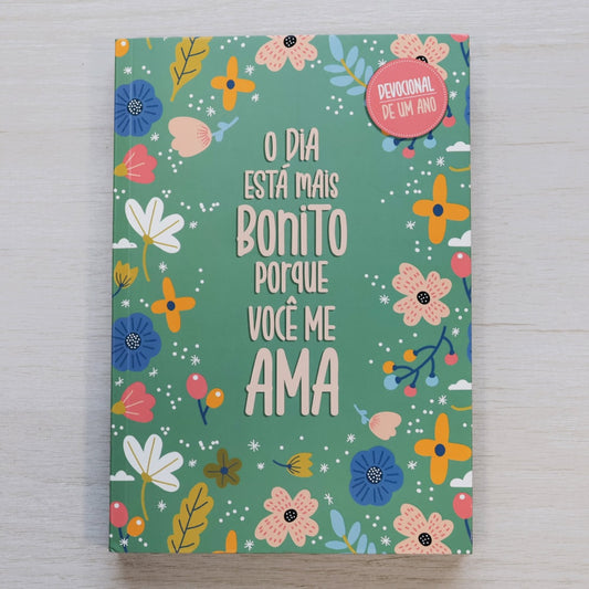 Devocional | O Dia Está Mais Bonito Porque Você Me Ama | Capa Brochura