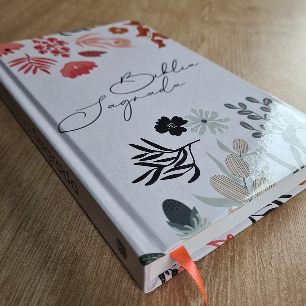 Bíblia Mulher que Teme Flores | ACF | Letra Normal | Capa Dura