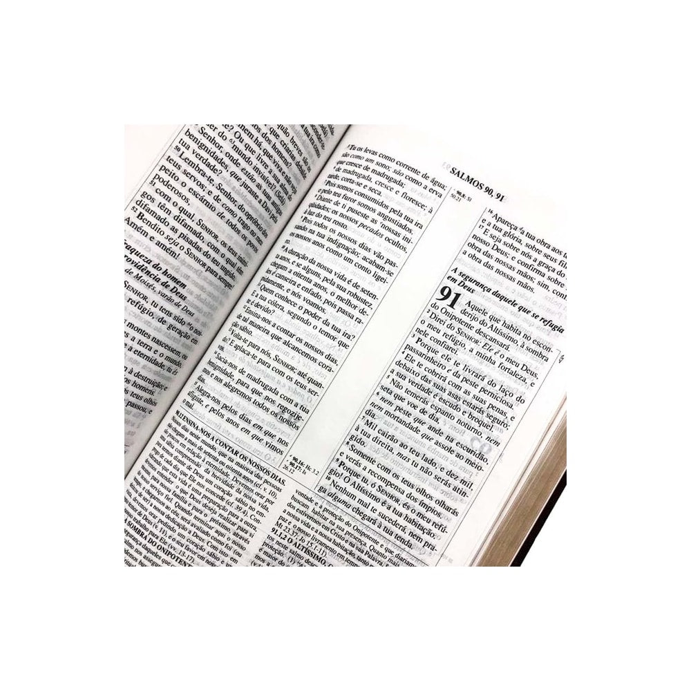 Bíblia de Estudo Pentecostal Média com Harpa Cristã | ARC | Vinho