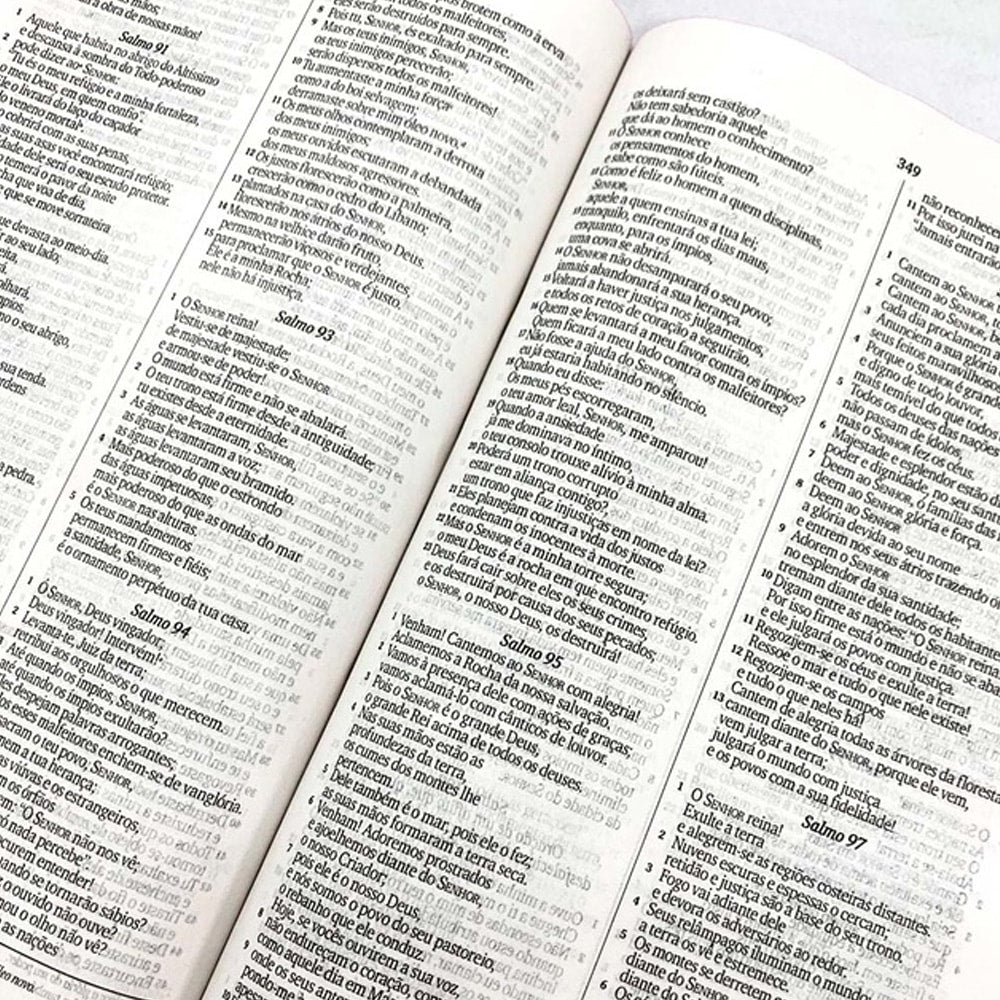 Bíblia Sagrada Slim Sombra da Cruz | NVI | Letra Normal | Capa Dura