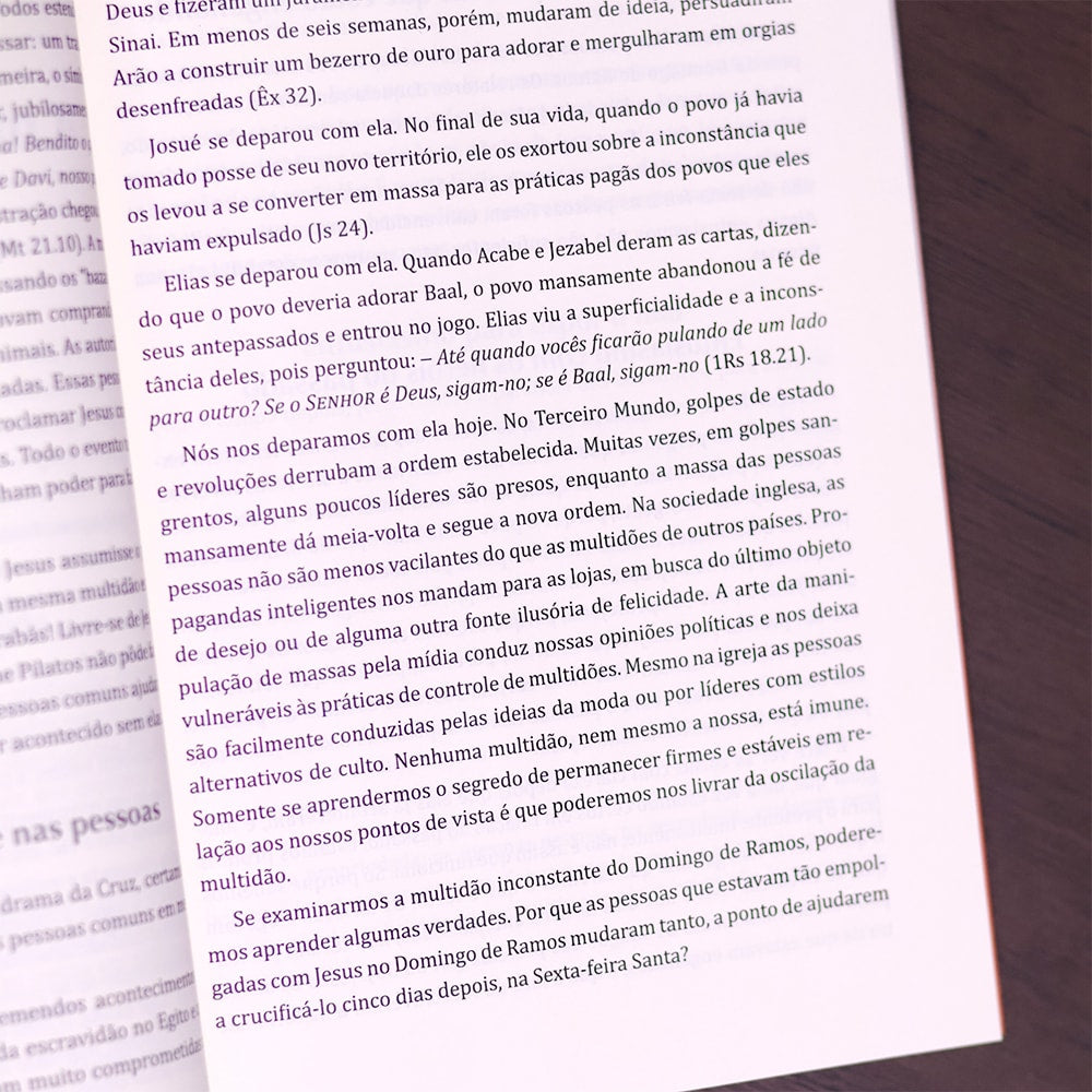 Personagens ao Redor da Cruz | Tom Houston