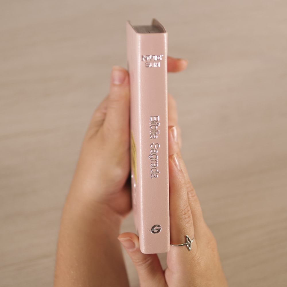 Bíblia Slim Compacta | NVI | Capa Luxo Nude