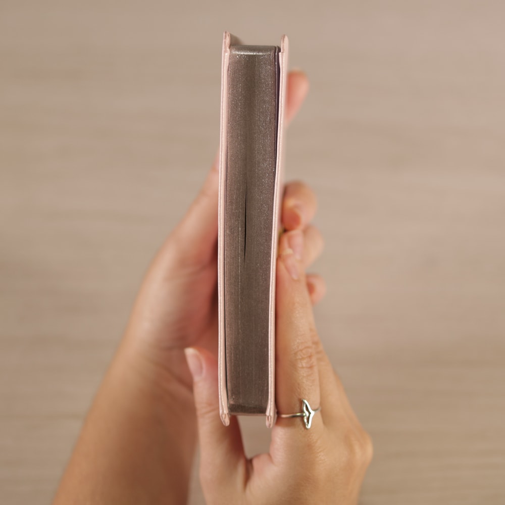 Bíblia Slim Compacta | NVI | Capa Luxo Nude
