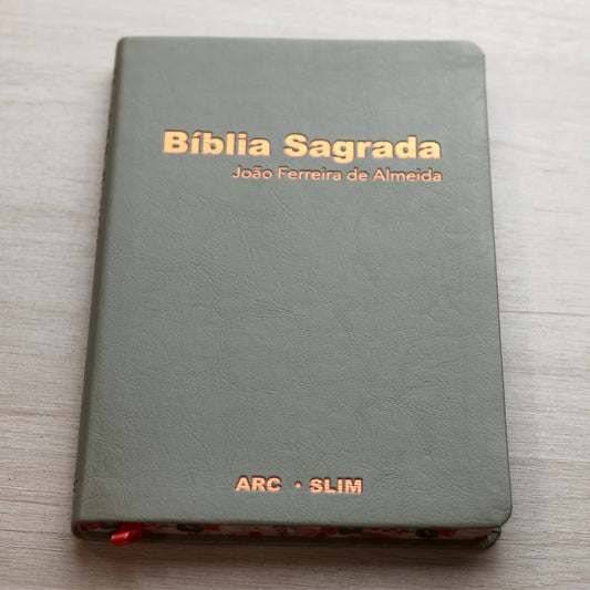 Bíblia Sagrada Slim | ARC | Capa Luxo Especial Cinza