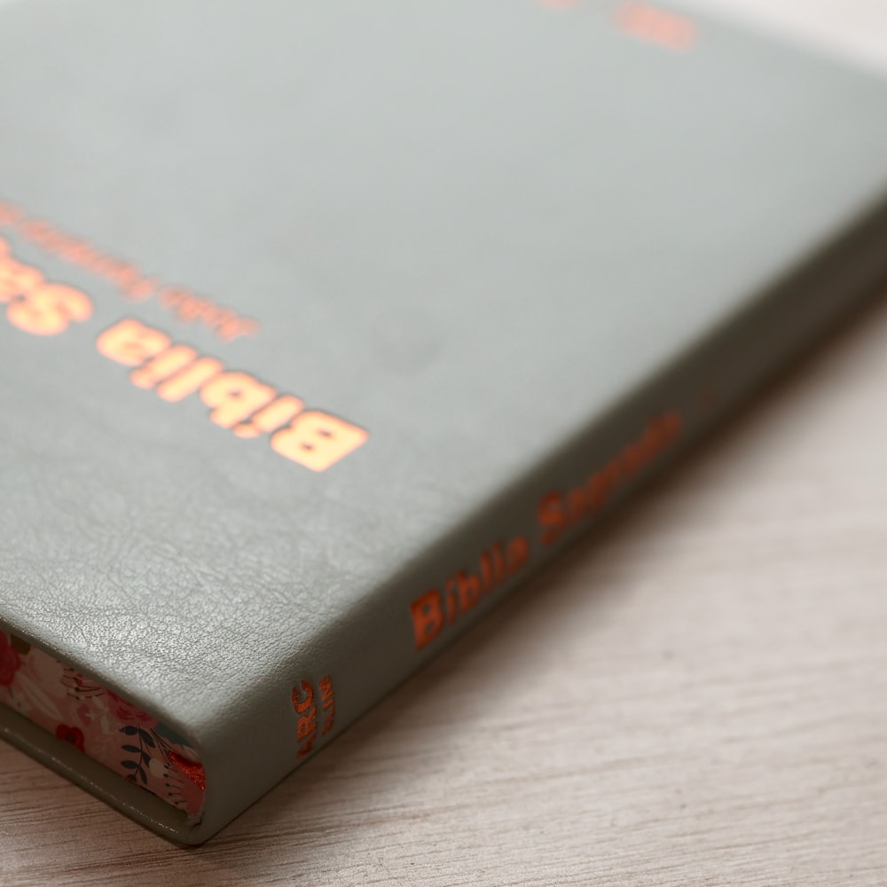 Bíblia Sagrada Slim | ARC | Capa Luxo Especial Cinza