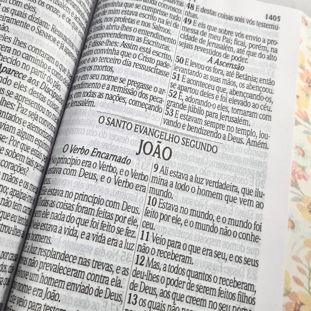 Bíblia Sagrada Letra Jumbo | ARC | Capa Dura Coração Floral