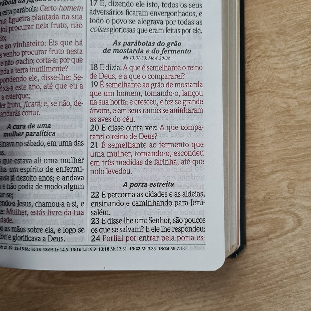 Bíblia do Culto com Harpa Cristã e Corinhos | ARC | Letra Gigante | Capa Luxo Preta Clássica