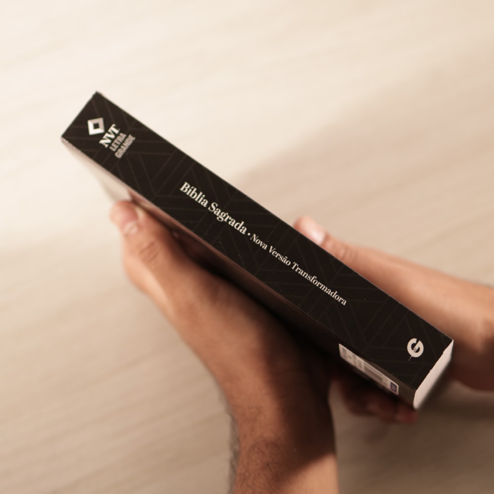 Bíblia Sagrada | NVT | Letra Grande | Capa Brochura Preta Moderna