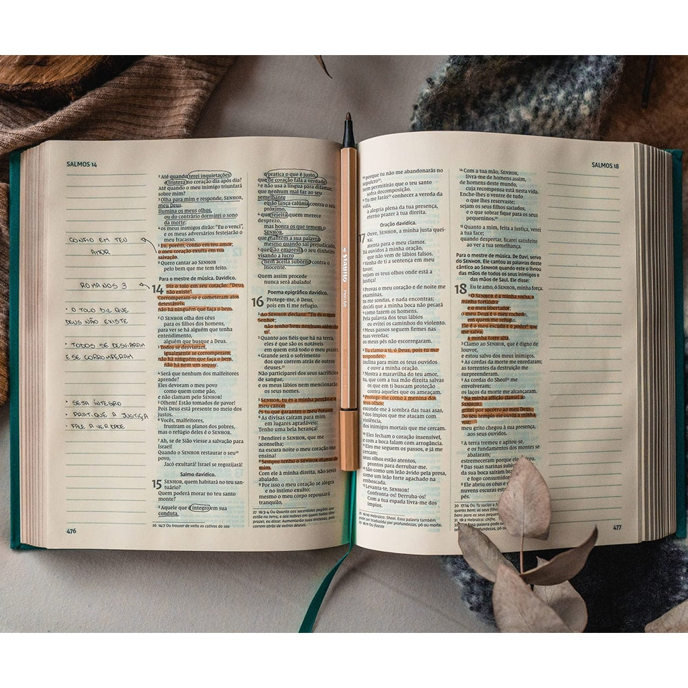 Bíblia Sagrada com Espaço para Anotações | NVI | Leitura Perfeita | Capa Dura Tecido Floral