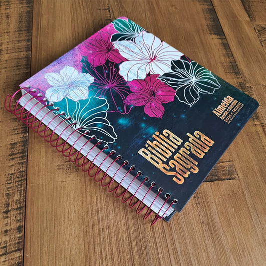Bíblia com Pautas para Anotações | ARC | Harpa e Corinhos | Letra Normal | Capa Dura Espiral Floral Magenta