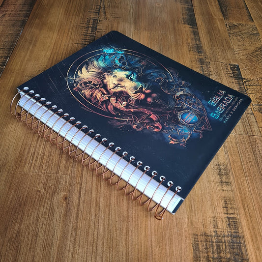 Bíblia com Pautas para Anotações | ARC | Harpa e Corinhos | Letra Normal | Capa Dura Espiral Leão Dourado