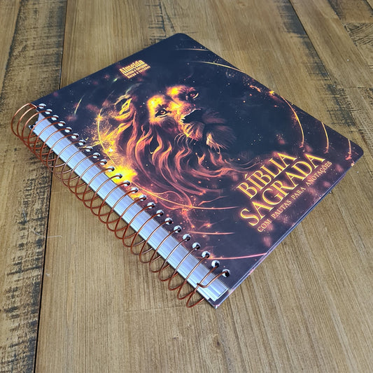 Bíblia com Pautas para Anotações | ARC | Harpa e Corinhos | Letra Normal | Capa Dura Espiral Leão Épico