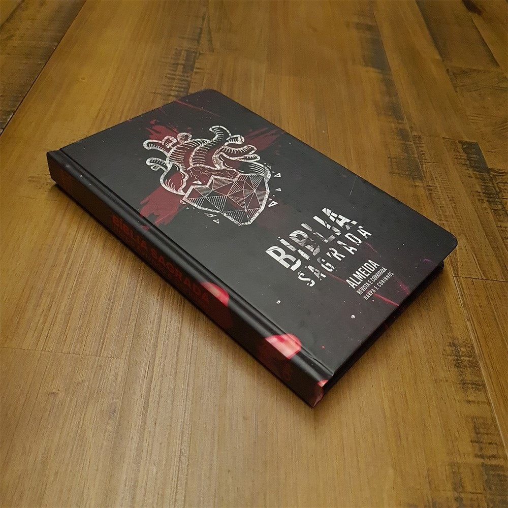 Bíblia Sagrada Slim | Harpa e Corinhos | ARC | Letra Normal | Capa Dura Coração de Pedra