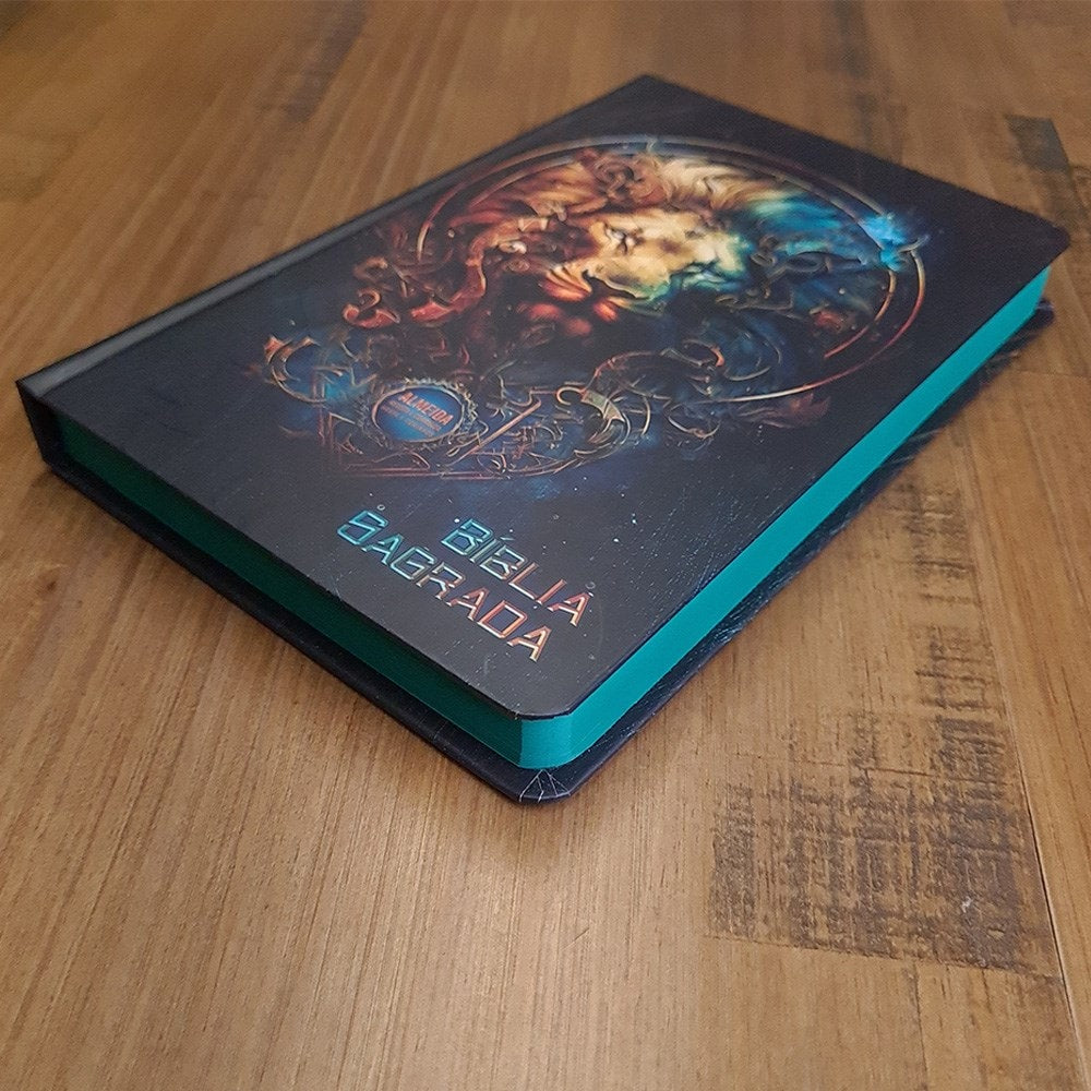 Bíblia Sagrada Slim | Harpa e Corinhos | ARC | Letra Normal | Capa Dura Leão Dourado