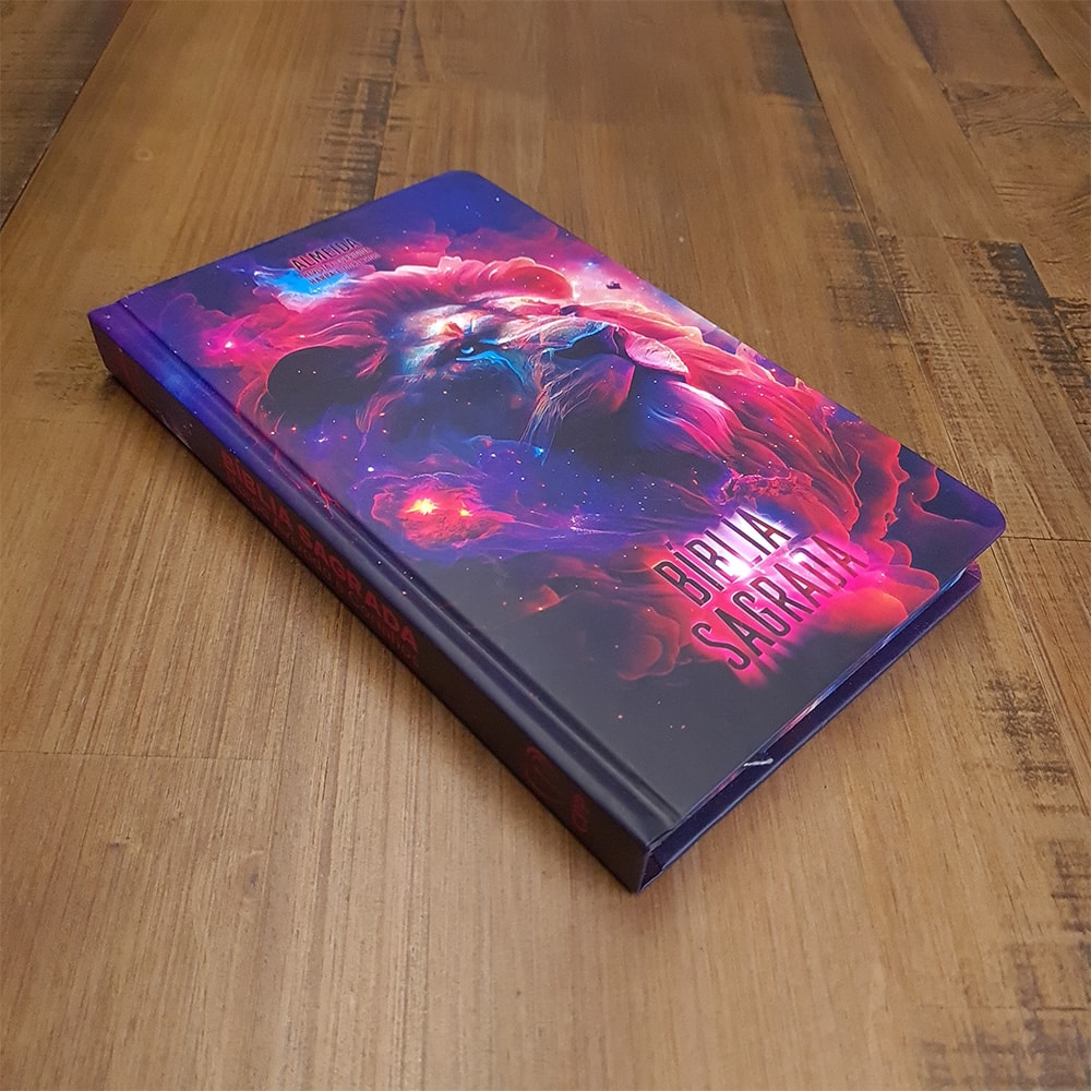 Bíblia Sagrada Slim | Harpa e Corinhos | ARC | Letra Normal | Capa Dura Leão Nebulosa