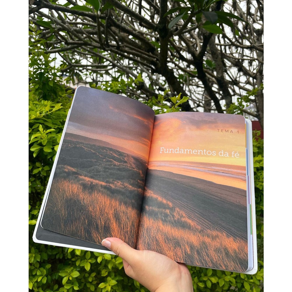 Glorify: Devocionais para Uma Vida Mais Conectada com Deus | Capa Dura