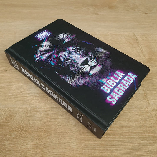 Bíblia Sagrada | ARC | Harpa Avivada e Corinhos | Letra Gigante | Capa Dura Leão Glitch