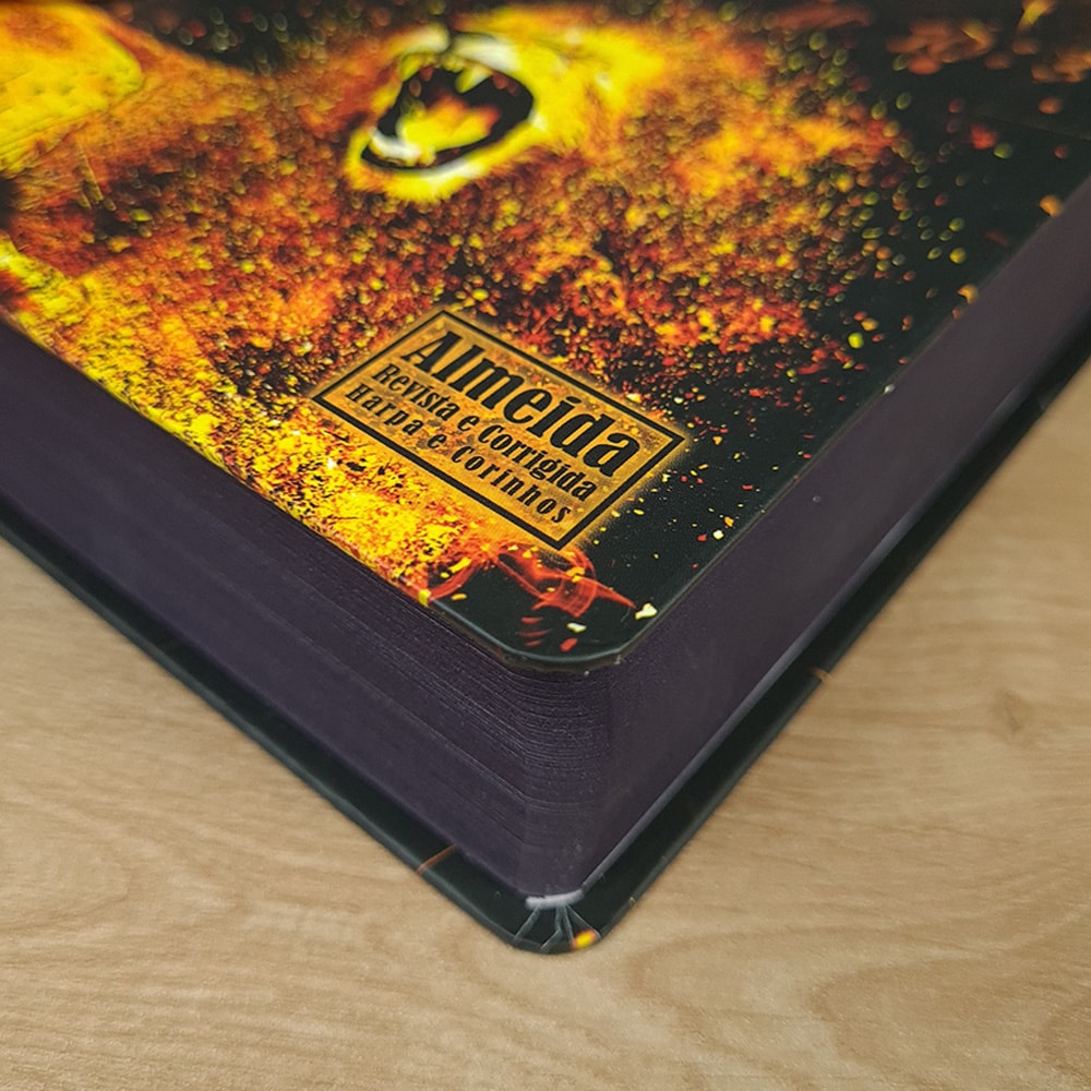 Bíblia Sagrada | ARC | Harpa Avivada e Corinhos | Letra Gigante | Capa Dura Leão Gold