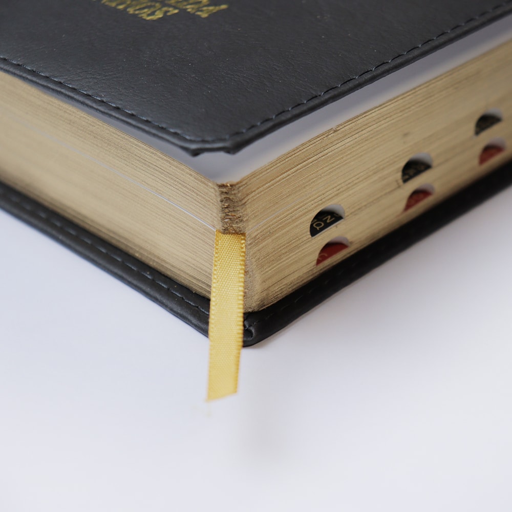 Bíblia Sagrada | ARC | Letra Jumbo | Capa Luxo Preta | Harpa Avivada e Corinhos