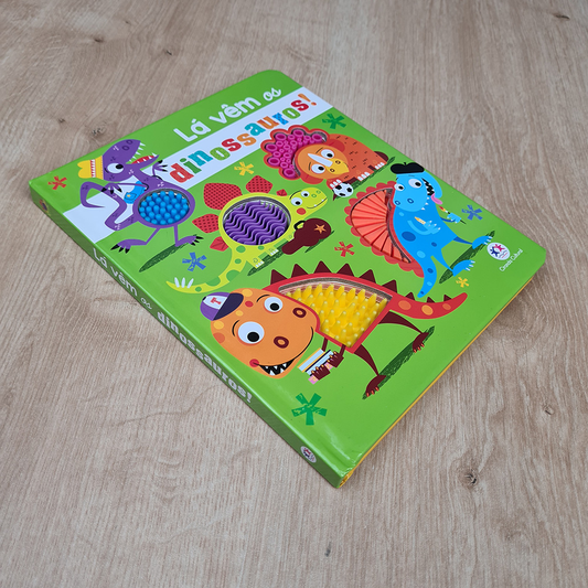 Livro Toque e Sinta | Lá vêm os Dinossauros | Ciranda Cultural