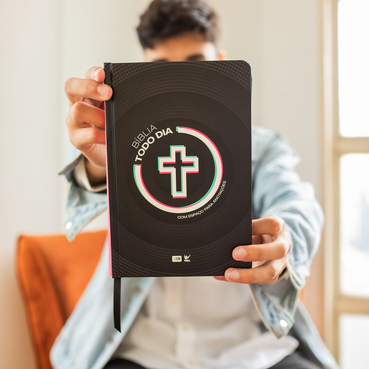 Bíblia Todo Dia com Espaço para Anotações | AM | Letra Normal | Capa Dura O Retiro
