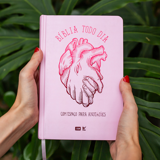 Bíblia Todo Dia com Espaço para Anotações | AM | Letra Normal | Capa Dura Coração