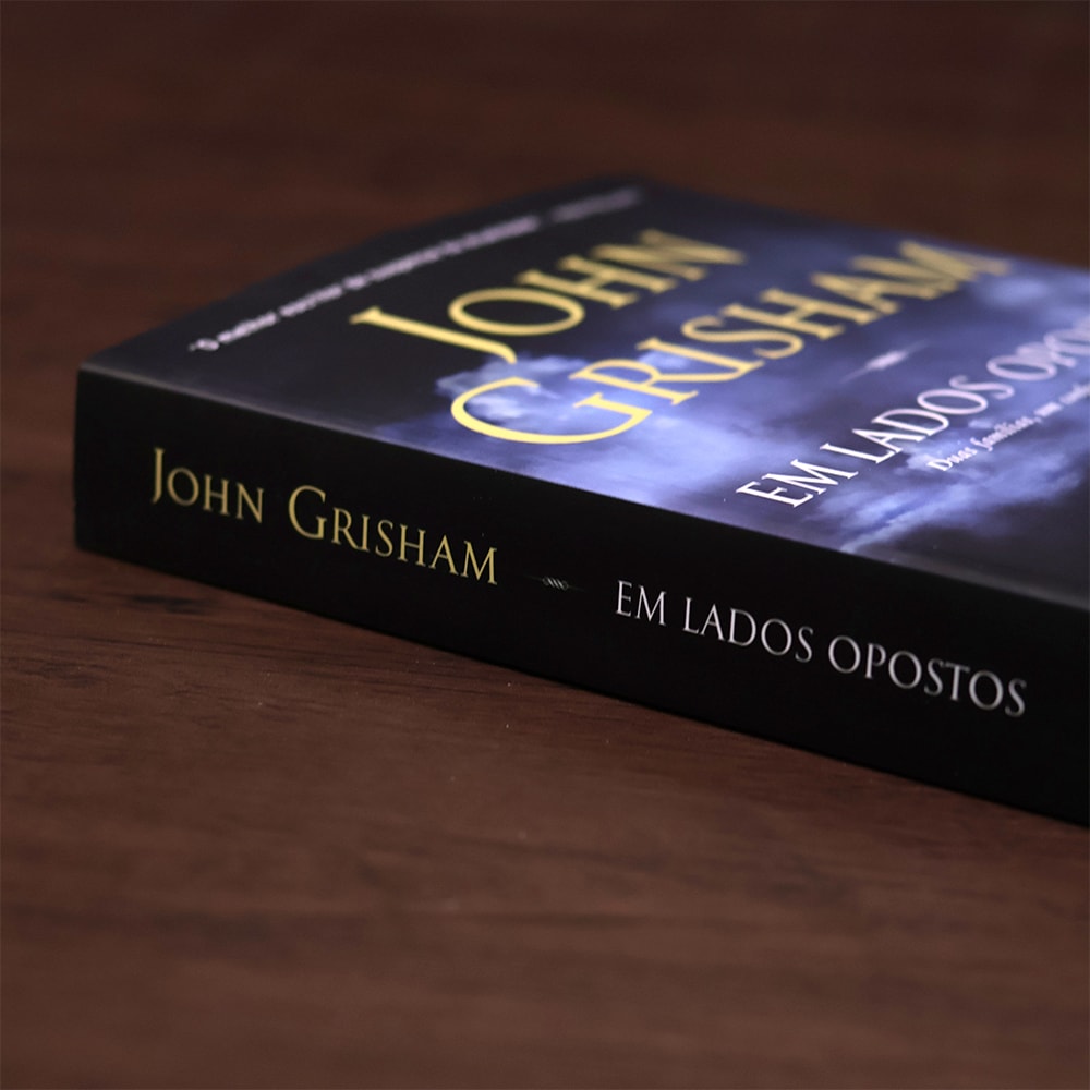 Em Lados Opostos |
John Grisham