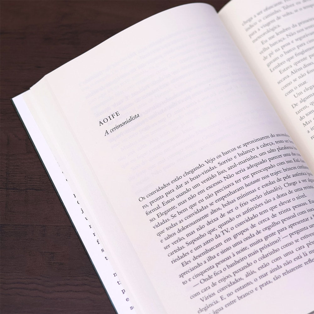 A Lista de Convidados |
Lucy Foley