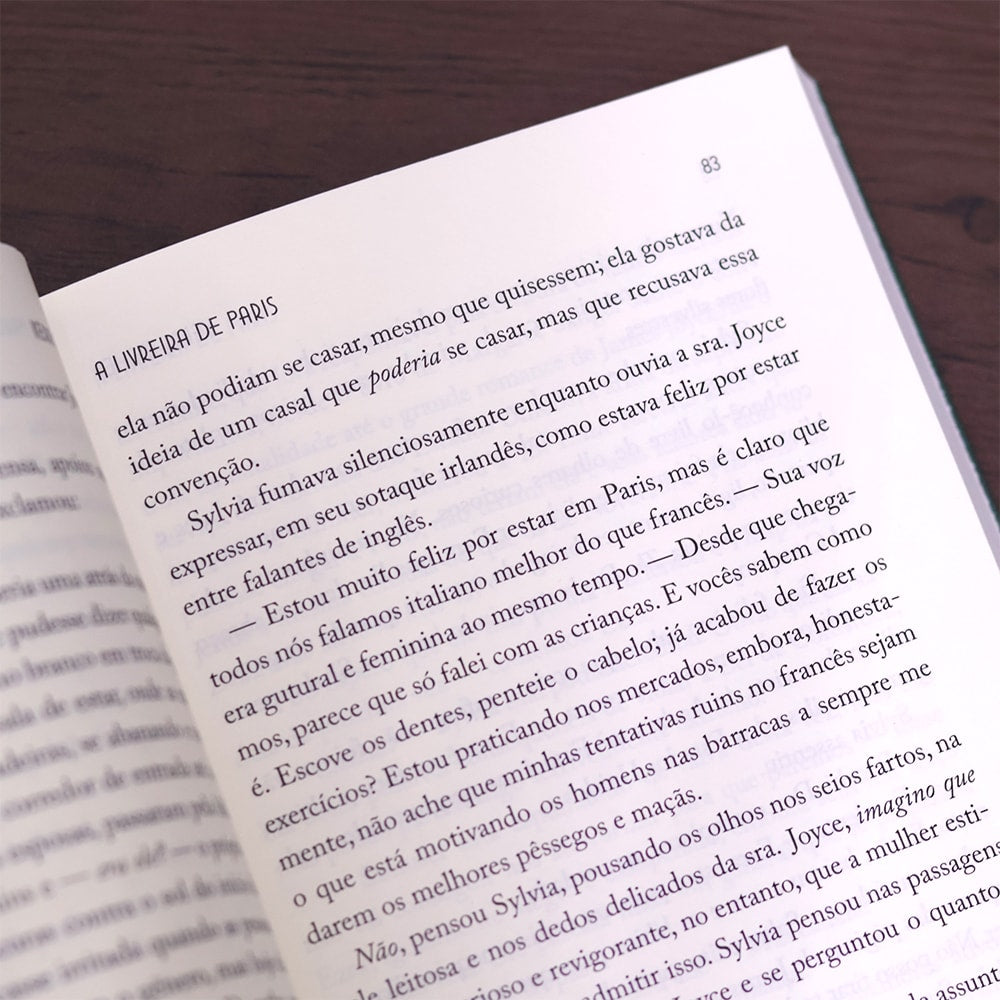 Livreira de Paris |
Kerri Maher