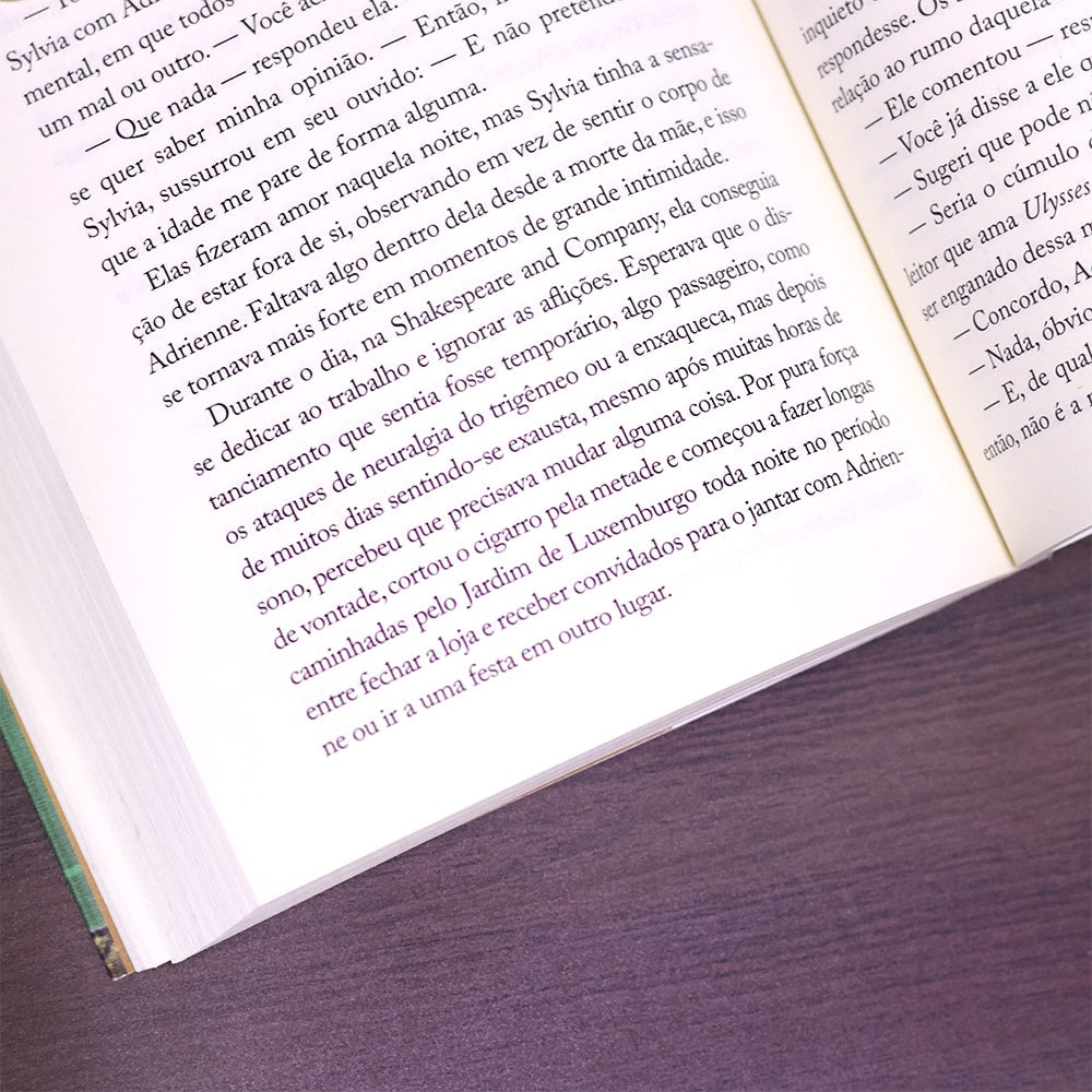 Livreira de Paris |
Kerri Maher