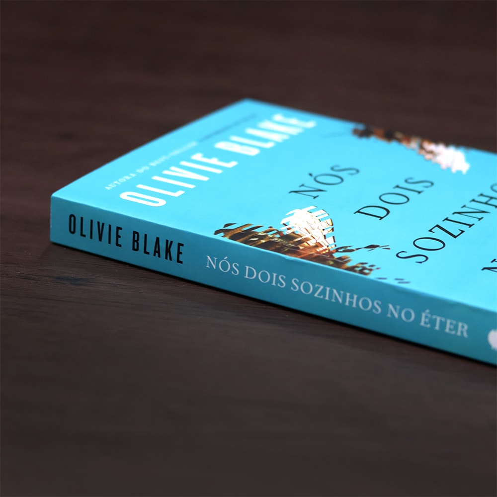 Nós Dois Sozinhos no Éter |
Olivie Blake