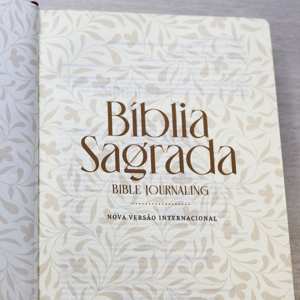 Bíblia Bible Journaling | NVI | Letra Normal | Capa Dura Vinho | Com Espaço Para Anotações