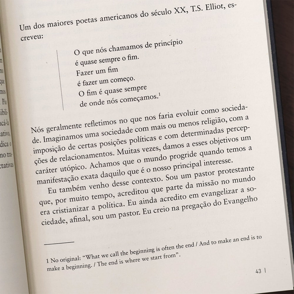 O Que Chamamos de Princípio é Quase Sempre o Fim |
Yago Martins