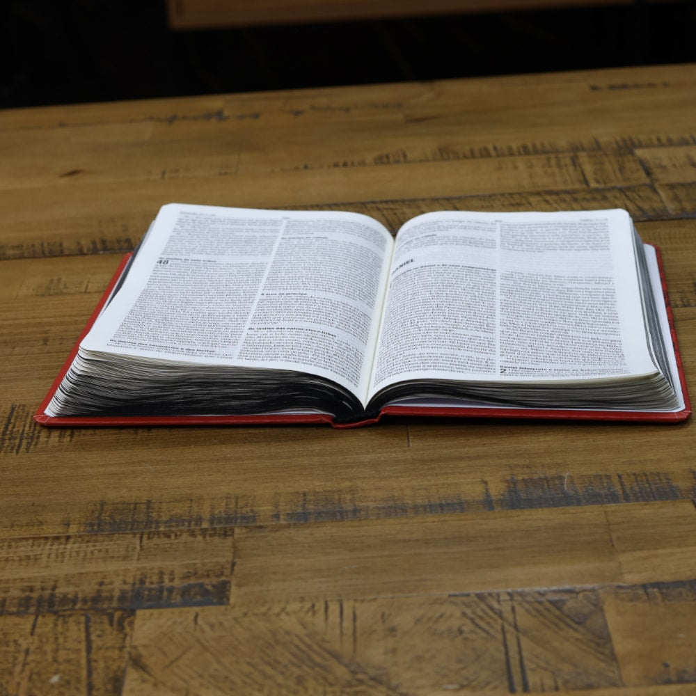 Biblia Flores Vermelhas | NAA | Letra Normal | Capa Dura