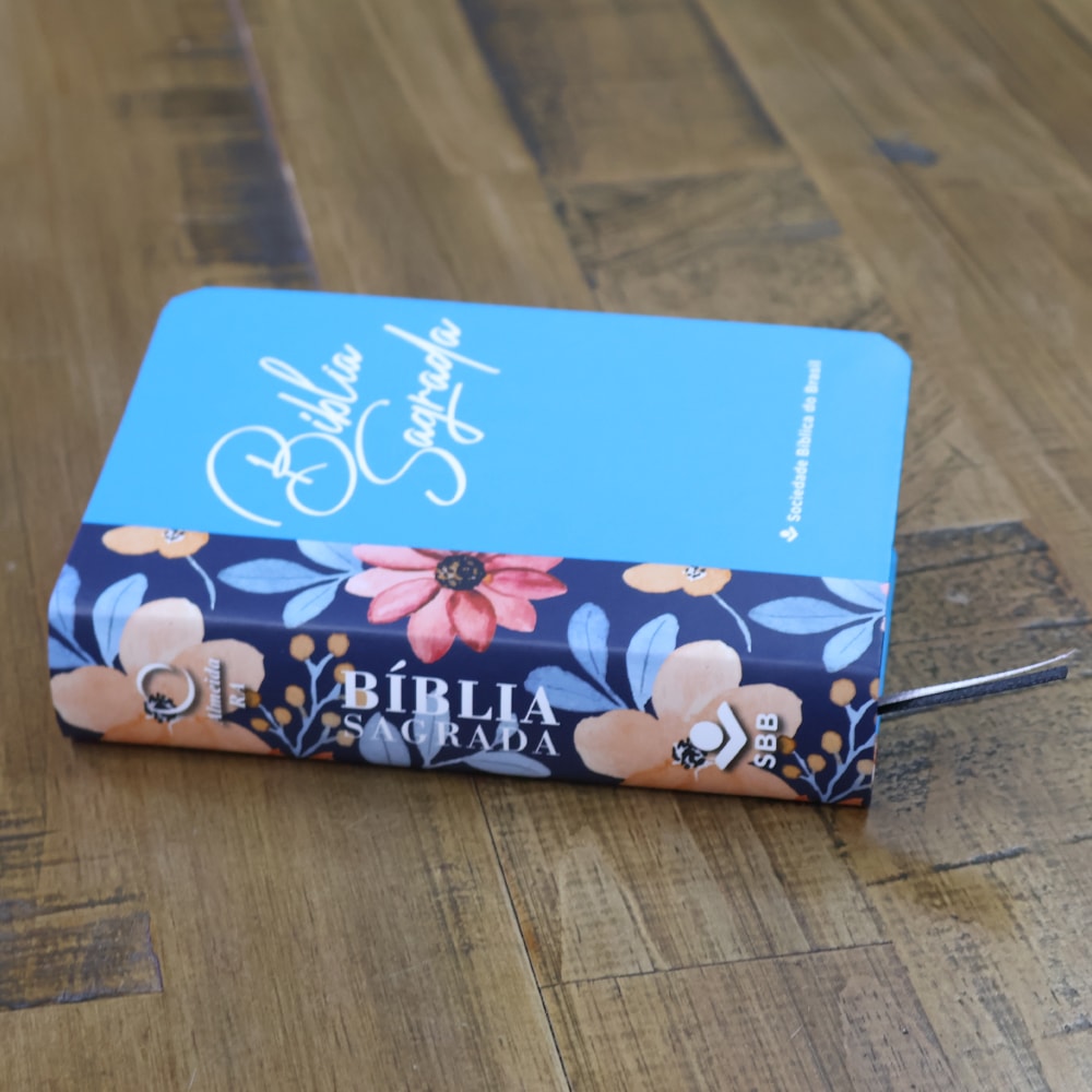 Bíblia Sagrada Azul Flor | ARA | Edição de Bolso
