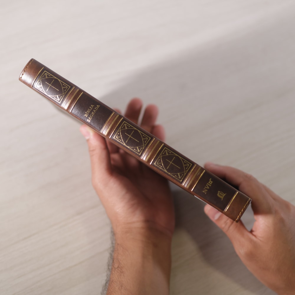 Bìblia Sagrada Slim | NVI | Letra Grande | Couro Soft Marrom Barroca