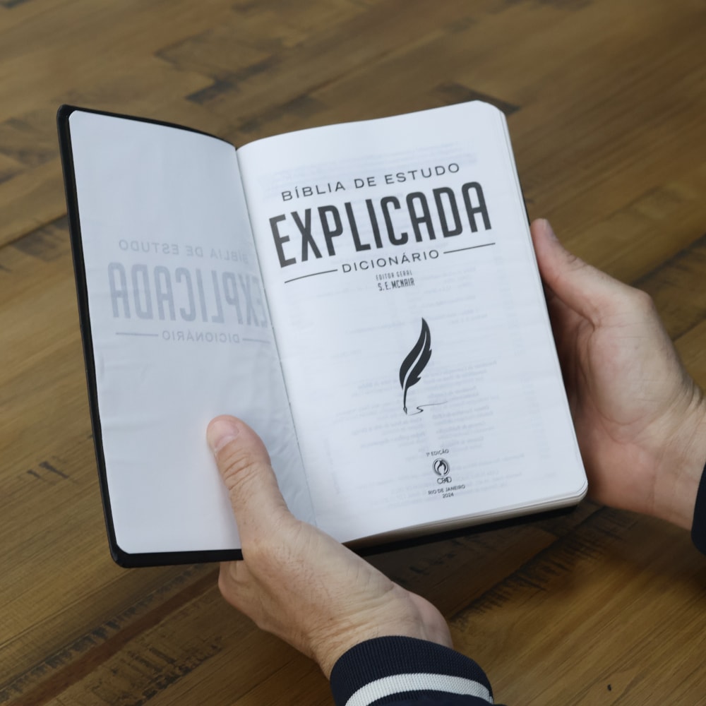 Bíblia de Estudo Explicada | ARC | Letra Média | Luxo Harpa Cristã Preta