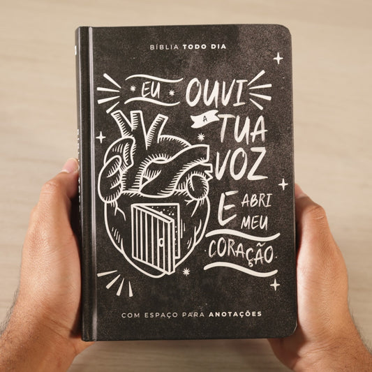 Bíblia Todo Dia com Espaço para Anotações | AM | Letra Normal | Capa Dura Ouvi a Tua Voz