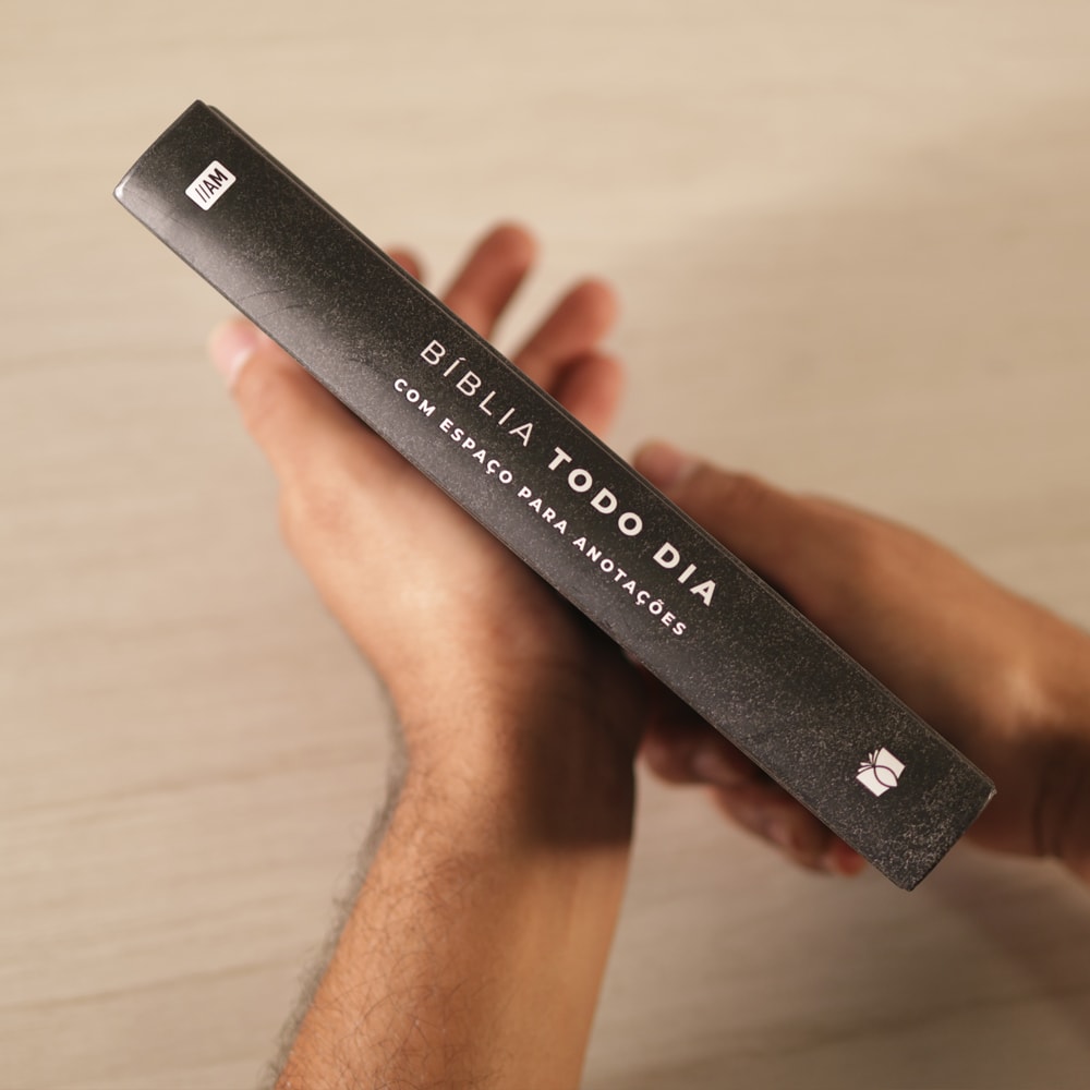 Bíblia Todo Dia com Espaço para Anotações | AM | Letra Normal | Capa Dura Ouvi a Tua Voz