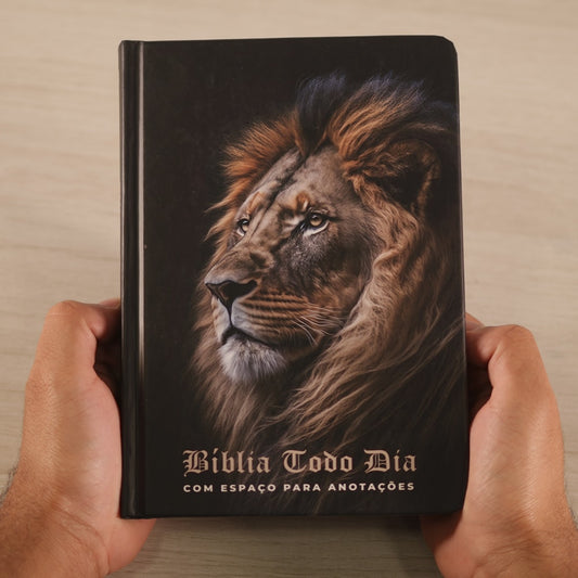 Bíblia Todo Dia com Espaço para Anotações | AM | Letra Normal | Capa Dura Leão Alteza