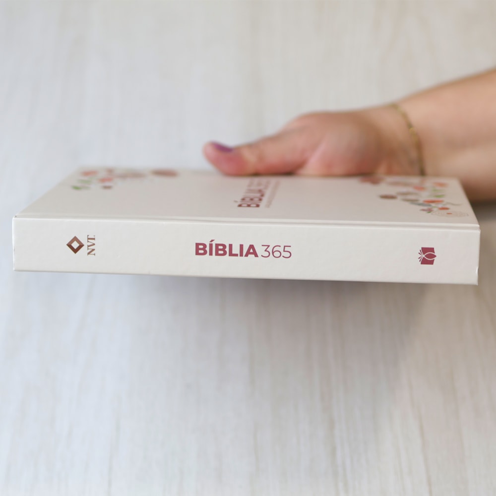 Bíblia 365 Flores Creme | NVT | Letra Grande | Capa Dura
