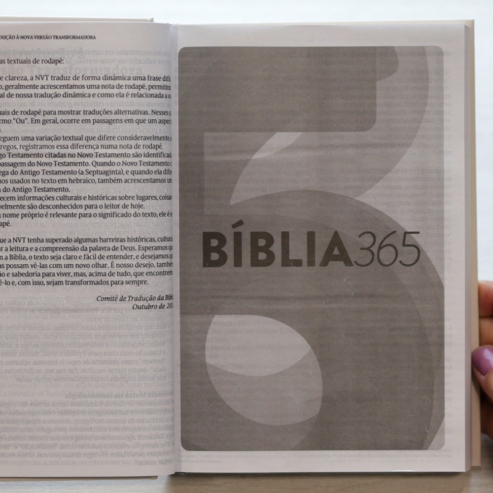 Bíblia 365 Flores Creme | NVT | Letra Grande | Capa Dura