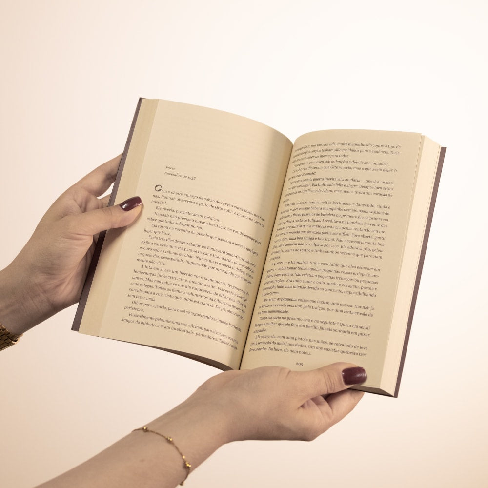 A Bibliotecária dos Livros Queimados | Brianna Labuskes