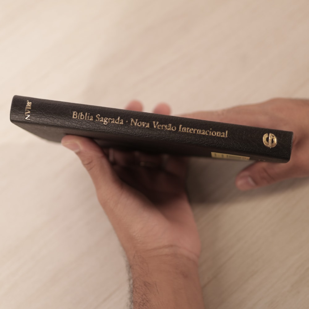 Bíblia Sagrada | NVI | Letra Normal | Capa Luxo Preta Fosca