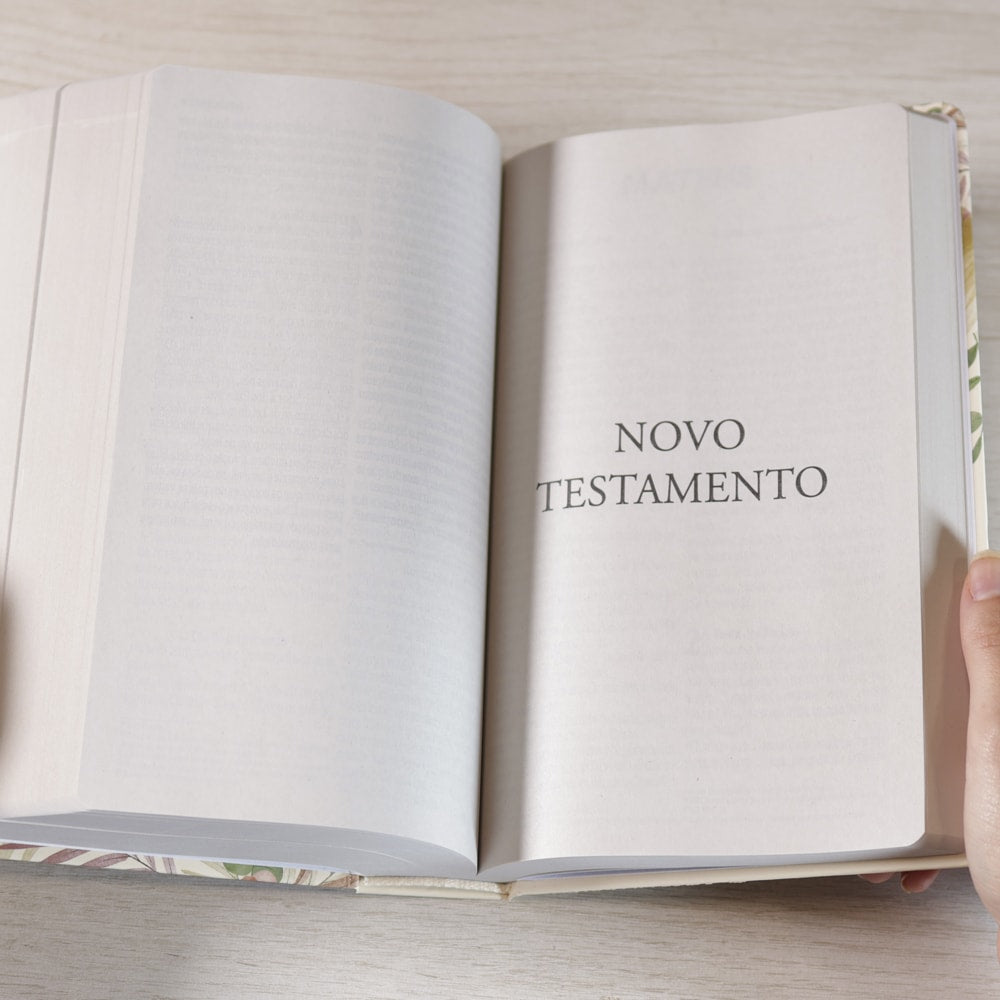 Bíblia Floral Rosê | NVI | Letra Grande | Capa Dura
