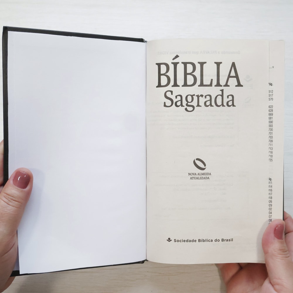 Bíblia Sagrada Cruz Preta | NAA | Letra Normal | Capa Dura