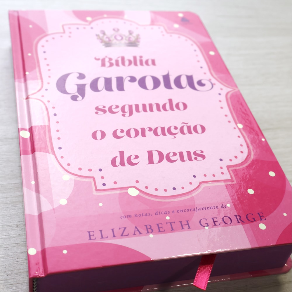 Bíblia da Garota Segundo o Coração de Deus | NBV | Capa Dura Felicidade