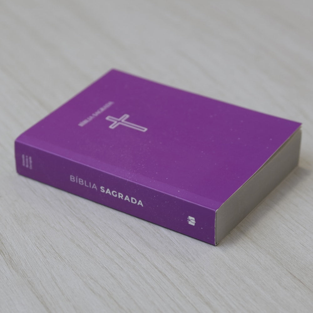 Bíblia Sagrada Média Salvos Pela Graça | ARC | Capa Brochura Rosa