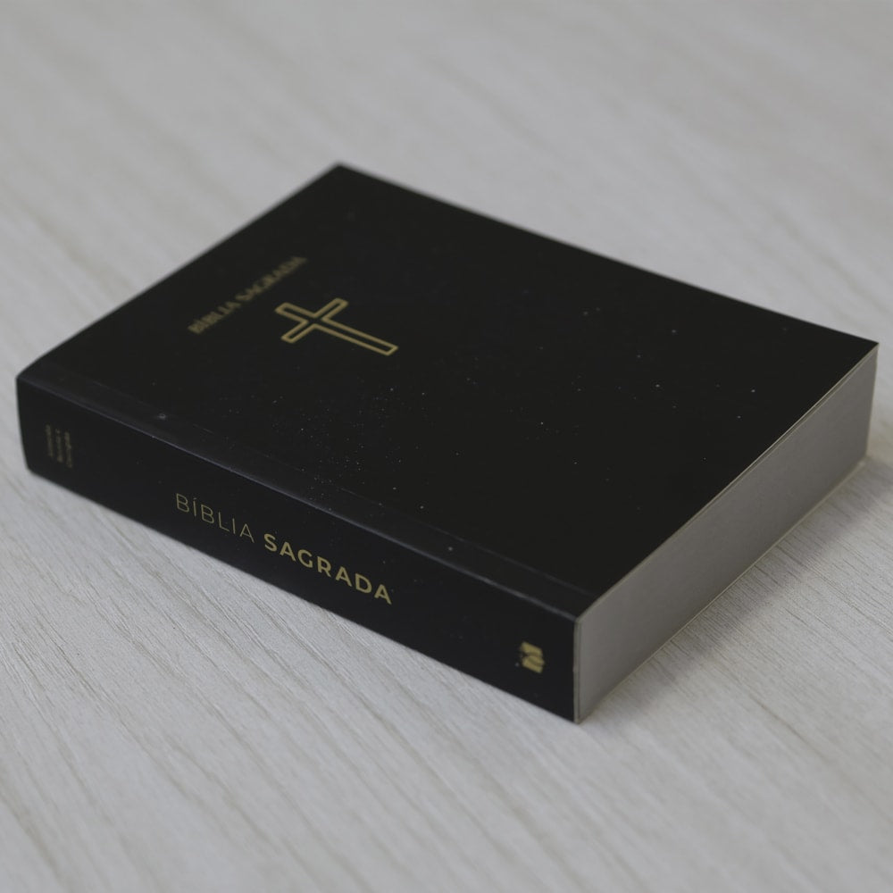 Bíblia Sagrada Média Salvos Pela Graça | ARC | Capa Brochura Preta