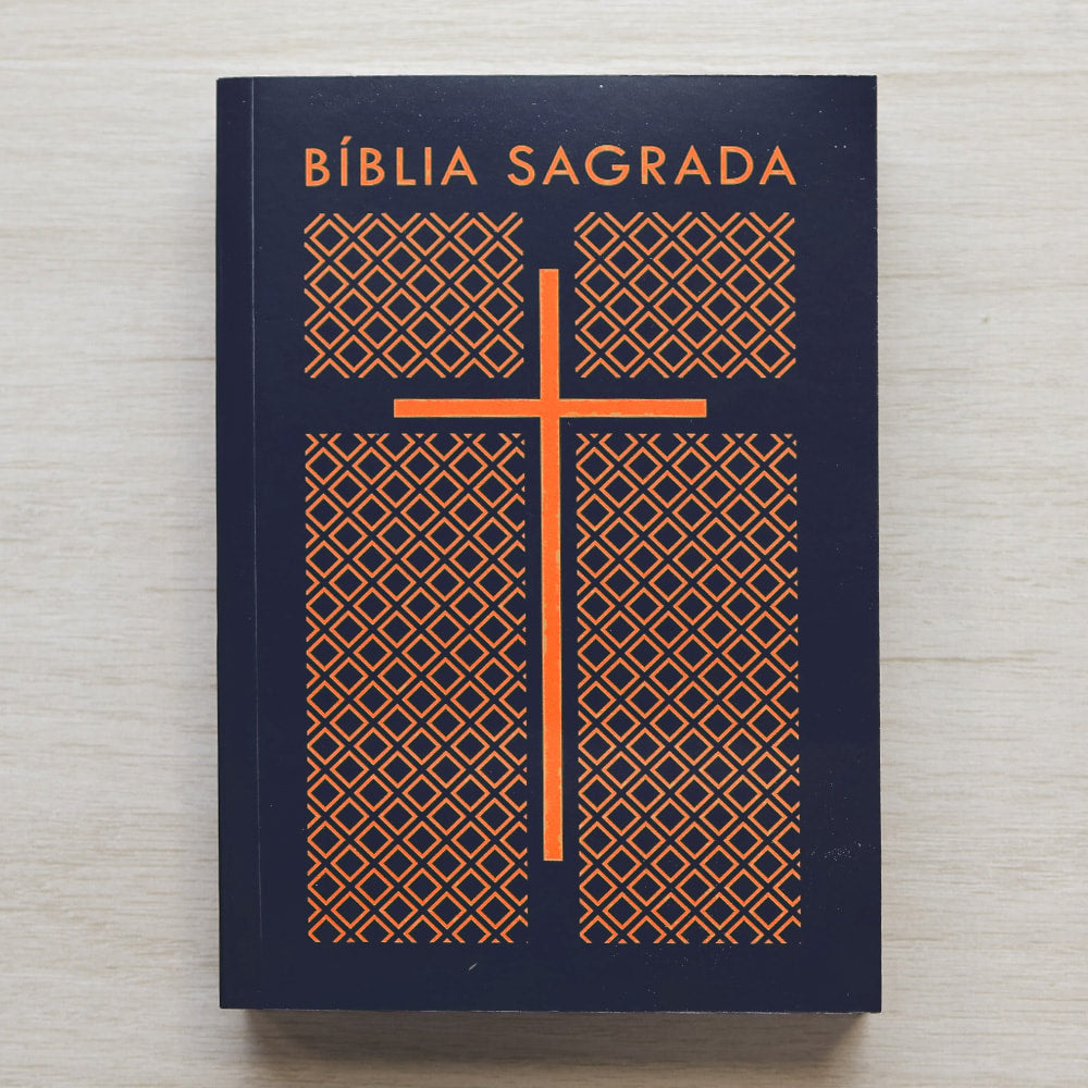 Bíblia Sagrada Cruz Azul Tracejado | NAA | Letra Normal | Capa Ilustrada